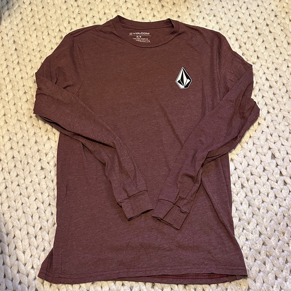 Volcom Men's Long Sleeve Tee in Dark red